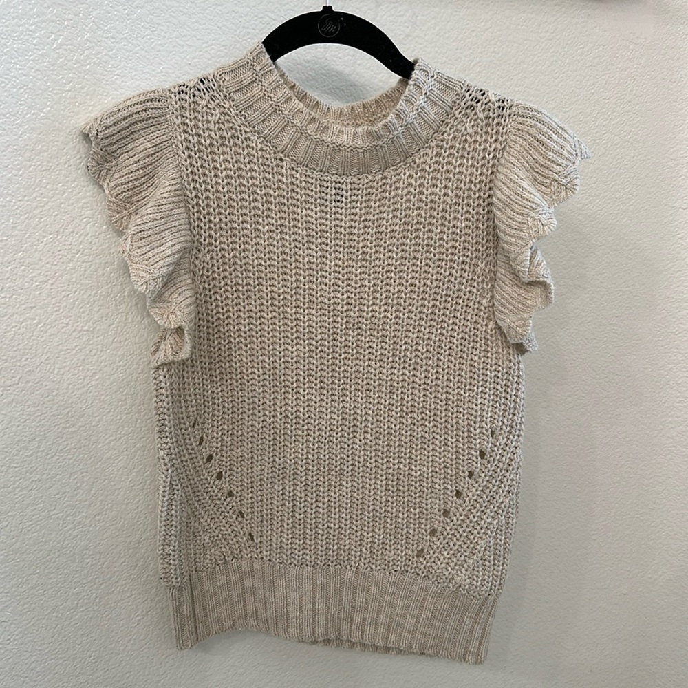 Sleeveless ruffles sweater vest